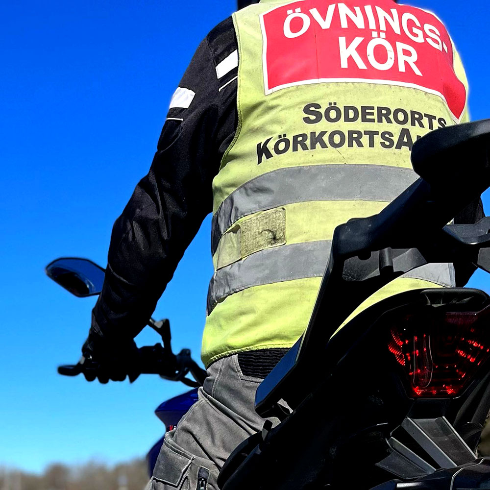 278880586_383259670475882_1686502989645155961_n Söderorts körkortsakademi